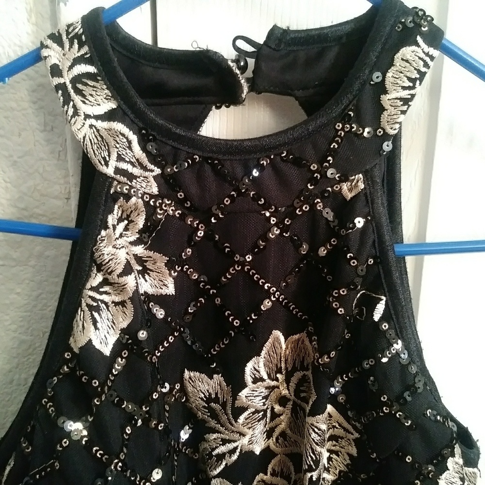 Dress - Picture 3 of 4